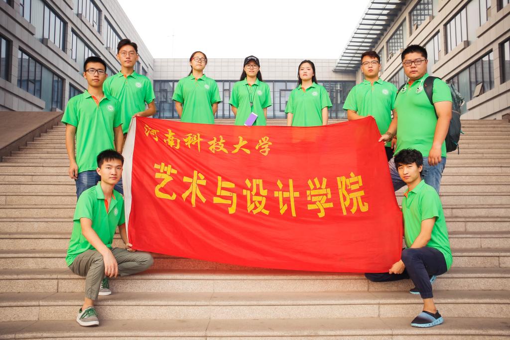 志愿者临行前合影。